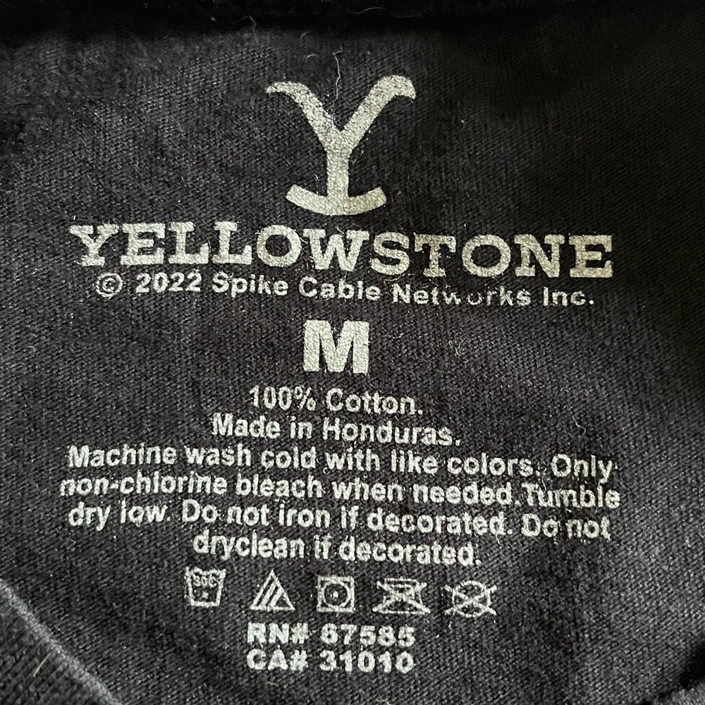 Yellowstone Dutton Ranch Black Tee - Picture 5 of 5